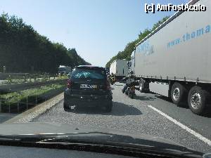 [P18] Pe autostrada 3, undeva pe lângă Weibersbrunn, s-a produs un accident care a blocat timp de vreo două ore întraga circulaţie spre Frankfurt pe Main.  » foto by Costi
 - 
<span class="allrVoted glyphicon glyphicon-heart hidden" id="av347397"></span>
<a class="m-l-10 hidden" id="sv347397" onclick="voting_Foto_DelVot(,347397,12195)" role="button">șterge vot <span class="glyphicon glyphicon-remove"></span></a>
<a id="v9347397" class=" c-red"  onclick="voting_Foto_SetVot(347397)" role="button"><span class="glyphicon glyphicon-heart-empty"></span> <b>LIKE</b> = Votează poza</a> <img class="hidden"  id="f347397W9" src="/imagini/loader.gif" border="0" /><span class="AjErrMes hidden" id="e347397ErM"></span>