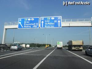 [P09] În acest punct, A1 continuă la stânga, spre GraZ. Noi continuăm pe banda dreaptă, spre Linz, pe A8 » foto by Costi
 - 
<span class="allrVoted glyphicon glyphicon-heart hidden" id="av347387"></span>
<a class="m-l-10 hidden" id="sv347387" onclick="voting_Foto_DelVot(,347387,12195)" role="button">șterge vot <span class="glyphicon glyphicon-remove"></span></a>
<a id="v9347387" class=" c-red"  onclick="voting_Foto_SetVot(347387)" role="button"><span class="glyphicon glyphicon-heart-empty"></span> <b>LIKE</b> = Votează poza</a> <img class="hidden"  id="f347387W9" src="/imagini/loader.gif" border="0" /><span class="AjErrMes hidden" id="e347387ErM"></span>