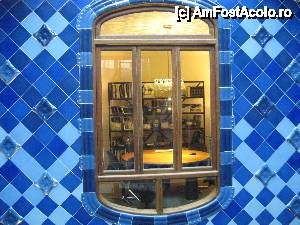 [P17] Nuantele de albastru din Casa Batlló.  » foto by vlado2
 - 
<span class="allrVoted glyphicon glyphicon-heart hidden" id="av472180"></span>
<a class="m-l-10 hidden" id="sv472180" onclick="voting_Foto_DelVot(,472180,12198)" role="button">șterge vot <span class="glyphicon glyphicon-remove"></span></a>
<a id="v9472180" class=" c-red"  onclick="voting_Foto_SetVot(472180)" role="button"><span class="glyphicon glyphicon-heart-empty"></span> <b>LIKE</b> = Votează poza</a> <img class="hidden"  id="f472180W9" src="/imagini/loader.gif" border="0" /><span class="AjErrMes hidden" id="e472180ErM"></span>