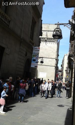 [P02] Asteptand sa intram la Primaria Barcelona » foto by neilsimon
 - 
<span class="allrVoted glyphicon glyphicon-heart hidden" id="av854097"></span>
<a class="m-l-10 hidden" id="sv854097" onclick="voting_Foto_DelVot(,854097,12198)" role="button">șterge vot <span class="glyphicon glyphicon-remove"></span></a>
<a id="v9854097" class=" c-red"  onclick="voting_Foto_SetVot(854097)" role="button"><span class="glyphicon glyphicon-heart-empty"></span> <b>LIKE</b> = Votează poza</a> <img class="hidden"  id="f854097W9" src="/imagini/loader.gif" border="0" /><span class="AjErrMes hidden" id="e854097ErM"></span>