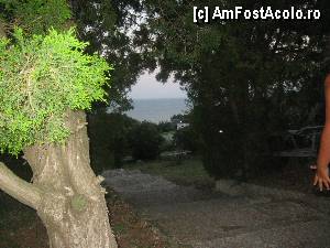 [P14] Nu stiu cum au fost masurati cei 100 de m, de la hotel pana la plaja (asa cum este promovat oficial)... probabil in linie dreapta, aeriana, nu o fi mai mult de atat: -)))  » foto by FanSejur
 - 
<span class="allrVoted glyphicon glyphicon-heart hidden" id="av347746"></span>
<a class="m-l-10 hidden" id="sv347746" onclick="voting_Foto_DelVot(,347746,12206)" role="button">șterge vot <span class="glyphicon glyphicon-remove"></span></a>
<a id="v9347746" class=" c-red"  onclick="voting_Foto_SetVot(347746)" role="button"><span class="glyphicon glyphicon-heart-empty"></span> <b>LIKE</b> = Votează poza</a> <img class="hidden"  id="f347746W9" src="/imagini/loader.gif" border="0" /><span class="AjErrMes hidden" id="e347746ErM"></span>