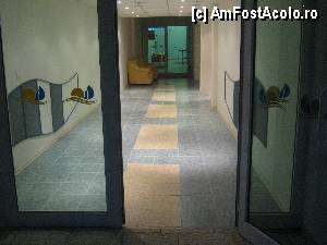 [P17] Intrarea in Hotel. Hotelul este curat, renovat de curand, cu aer conditionat in camere, balcon la fiecare camera.  » foto by FanSejur
 - 
<span class="allrVoted glyphicon glyphicon-heart hidden" id="av347760"></span>
<a class="m-l-10 hidden" id="sv347760" onclick="voting_Foto_DelVot(,347760,12206)" role="button">șterge vot <span class="glyphicon glyphicon-remove"></span></a>
<a id="v9347760" class=" c-red"  onclick="voting_Foto_SetVot(347760)" role="button"><span class="glyphicon glyphicon-heart-empty"></span> <b>LIKE</b> = Votează poza</a> <img class="hidden"  id="f347760W9" src="/imagini/loader.gif" border="0" /><span class="AjErrMes hidden" id="e347760ErM"></span>