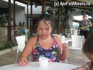 [P05] Curat, intretinut, placut - terasa barului. Kamelia - o draguta fata de la bar, care vorbeste engleza, rusa incearca sa fie cat mai operativa si serviabila.  » foto by FanSejur
 - 
<span class="allrVoted glyphicon glyphicon-heart hidden" id="av347737"></span>
<a class="m-l-10 hidden" id="sv347737" onclick="voting_Foto_DelVot(,347737,12206)" role="button">șterge vot <span class="glyphicon glyphicon-remove"></span></a>
<a id="v9347737" class=" c-red"  onclick="voting_Foto_SetVot(347737)" role="button"><span class="glyphicon glyphicon-heart-empty"></span> <b>LIKE</b> = Votează poza</a> <img class="hidden"  id="f347737W9" src="/imagini/loader.gif" border="0" /><span class="AjErrMes hidden" id="e347737ErM"></span>