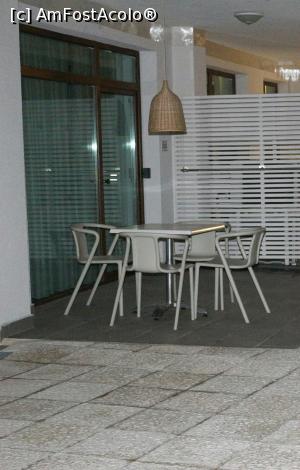 [P03] Intrarea in camerele fara vedere la mare si fara balcon, de la et. 3 al hotelului.  » foto by AnaEscu
 - 
<span class="allrVoted glyphicon glyphicon-heart hidden" id="av862062"></span>
<a class="m-l-10 hidden" id="sv862062" onclick="voting_Foto_DelVot(,862062,12206)" role="button">șterge vot <span class="glyphicon glyphicon-remove"></span></a>
<a id="v9862062" class=" c-red"  onclick="voting_Foto_SetVot(862062)" role="button"><span class="glyphicon glyphicon-heart-empty"></span> <b>LIKE</b> = Votează poza</a> <img class="hidden"  id="f862062W9" src="/imagini/loader.gif" border="0" /><span class="AjErrMes hidden" id="e862062ErM"></span>