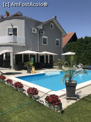 [P11] Vila DeLux, Negotin » foto by krisstinna
 - 
<span class="allrVoted glyphicon glyphicon-heart hidden" id="av1088174"></span>
<a class="m-l-10 hidden" id="sv1088174" onclick="voting_Foto_DelVot(,1088174,12215)" role="button">șterge vot <span class="glyphicon glyphicon-remove"></span></a>
<a id="v91088174" class=" c-red"  onclick="voting_Foto_SetVot(1088174)" role="button"><span class="glyphicon glyphicon-heart-empty"></span> <b>LIKE</b> = Votează poza</a> <img class="hidden"  id="f1088174W9" src="/imagini/loader.gif" border="0" /><span class="AjErrMes hidden" id="e1088174ErM"></span>