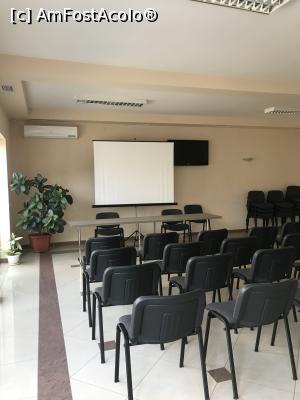 [P42] Sala de conferintă » foto by krisstinna
 - 
<span class="allrVoted glyphicon glyphicon-heart hidden" id="av1088205"></span>
<a class="m-l-10 hidden" id="sv1088205" onclick="voting_Foto_DelVot(,1088205,12215)" role="button">șterge vot <span class="glyphicon glyphicon-remove"></span></a>
<a id="v91088205" class=" c-red"  onclick="voting_Foto_SetVot(1088205)" role="button"><span class="glyphicon glyphicon-heart-empty"></span> <b>LIKE</b> = Votează poza</a> <img class="hidden"  id="f1088205W9" src="/imagini/loader.gif" border="0" /><span class="AjErrMes hidden" id="e1088205ErM"></span>