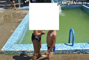 [P08] se vede si aici cat este de murdara. Duminica inainte de a pleca au schimbat apa, era curat dar era atat de rece ca tremura copilul din toate incheieturile/ » foto by droniucm
 - 
<span class="allrVoted glyphicon glyphicon-heart hidden" id="av348456"></span>
<a class="m-l-10 hidden" id="sv348456" onclick="voting_Foto_DelVot(,348456,12228)" role="button">șterge vot <span class="glyphicon glyphicon-remove"></span></a>
<a id="v9348456" class=" c-red"  onclick="voting_Foto_SetVot(348456)" role="button"><span class="glyphicon glyphicon-heart-empty"></span> <b>LIKE</b> = Votează poza</a> <img class="hidden"  id="f348456W9" src="/imagini/loader.gif" border="0" /><span class="AjErrMes hidden" id="e348456ErM"></span>