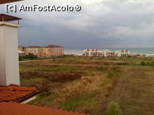 [P04] Fotografie din balconul de la living. In stanga hotelul Sol Luna Bay. Acum, pe campul acela a mai crescut un hotel. » foto by Yoda
 - 
<span class="allrVoted glyphicon glyphicon-heart hidden" id="av1045055"></span>
<a class="m-l-10 hidden" id="sv1045055" onclick="voting_Foto_DelVot(,1045055,12245)" role="button">șterge vot <span class="glyphicon glyphicon-remove"></span></a>
<a id="v91045055" class=" c-red"  onclick="voting_Foto_SetVot(1045055)" role="button"><span class="glyphicon glyphicon-heart-empty"></span> <b>LIKE</b> = Votează poza</a> <img class="hidden"  id="f1045055W9" src="/imagini/loader.gif" border="0" /><span class="AjErrMes hidden" id="e1045055ErM"></span>