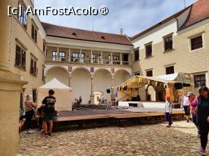 [P12] Castelul Telc; curtea mare » foto by crismis
 - 
<span class="allrVoted glyphicon glyphicon-heart hidden" id="av1408619"></span>
<a class="m-l-10 hidden" id="sv1408619" onclick="voting_Foto_DelVot(,1408619,12248)" role="button">șterge vot <span class="glyphicon glyphicon-remove"></span></a>
<a id="v91408619" class=" c-red"  onclick="voting_Foto_SetVot(1408619)" role="button"><span class="glyphicon glyphicon-heart-empty"></span> <b>LIKE</b> = Votează poza</a> <img class="hidden"  id="f1408619W9" src="/imagini/loader.gif" border="0" /><span class="AjErrMes hidden" id="e1408619ErM"></span>
