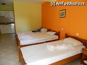 [P13] Vila Kostas - in spate se poate vedea chicineta si masina de gatit si frigiderul » foto by Dabator
 - 
<span class="allrVoted glyphicon glyphicon-heart hidden" id="av349576"></span>
<a class="m-l-10 hidden" id="sv349576" onclick="voting_Foto_DelVot(,349576,12263)" role="button">șterge vot <span class="glyphicon glyphicon-remove"></span></a>
<a id="v9349576" class=" c-red"  onclick="voting_Foto_SetVot(349576)" role="button"><span class="glyphicon glyphicon-heart-empty"></span> <b>LIKE</b> = Votează poza</a> <img class="hidden"  id="f349576W9" src="/imagini/loader.gif" border="0" /><span class="AjErrMes hidden" id="e349576ErM"></span>
