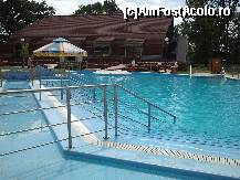 [P13] Ştrandul - Termalliget - Berettyoujfalu: piscina mare, cu apă dulce. Pustie, lumea stă în cele cu apă termală, normal... În plan secund piscina acoperită. » foto by creivean
 - 
<span class="allrVoted glyphicon glyphicon-heart hidden" id="av425880"></span>
<a class="m-l-10 hidden" id="sv425880" onclick="voting_Foto_DelVot(,425880,12268)" role="button">șterge vot <span class="glyphicon glyphicon-remove"></span></a>
<a id="v9425880" class=" c-red"  onclick="voting_Foto_SetVot(425880)" role="button"><span class="glyphicon glyphicon-heart-empty"></span> <b>LIKE</b> = Votează poza</a> <img class="hidden"  id="f425880W9" src="/imagini/loader.gif" border="0" /><span class="AjErrMes hidden" id="e425880ErM"></span>