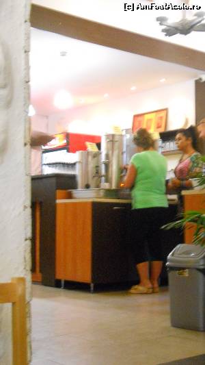 [P20] In restaurant la cafea.  » foto by delinyka
 - 
<span class="allrVoted glyphicon glyphicon-heart hidden" id="av535467"></span>
<a class="m-l-10 hidden" id="sv535467" onclick="voting_Foto_DelVot(,535467,12279)" role="button">șterge vot <span class="glyphicon glyphicon-remove"></span></a>
<a id="v9535467" class=" c-red"  onclick="voting_Foto_SetVot(535467)" role="button"><span class="glyphicon glyphicon-heart-empty"></span> <b>LIKE</b> = Votează poza</a> <img class="hidden"  id="f535467W9" src="/imagini/loader.gif" border="0" /><span class="AjErrMes hidden" id="e535467ErM"></span>