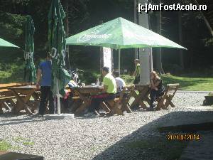 [P13] Terasa se umplea la pranz cu turisti cazati la Conac sau doar in trecere » foto by DaRKruCS
 - 
<span class="allrVoted glyphicon glyphicon-heart hidden" id="av592230"></span>
<a class="m-l-10 hidden" id="sv592230" onclick="voting_Foto_DelVot(,592230,12291)" role="button">șterge vot <span class="glyphicon glyphicon-remove"></span></a>
<a id="v9592230" class=" c-red"  onclick="voting_Foto_SetVot(592230)" role="button"><span class="glyphicon glyphicon-heart-empty"></span> <b>LIKE</b> = Votează poza</a> <img class="hidden"  id="f592230W9" src="/imagini/loader.gif" border="0" /><span class="AjErrMes hidden" id="e592230ErM"></span>