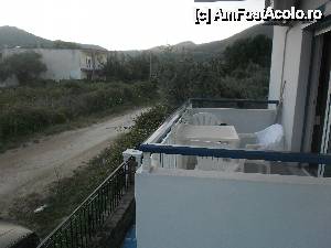 [P10] Vedere spre balconul vecin. Balcoanele sunt mari, au sarma de rufe si clesti, 2 scaune, o masa si umbreluta » foto by floricica32
 - 
<span class="allrVoted glyphicon glyphicon-heart hidden" id="av510372"></span>
<a class="m-l-10 hidden" id="sv510372" onclick="voting_Foto_DelVot(,510372,12301)" role="button">șterge vot <span class="glyphicon glyphicon-remove"></span></a>
<a id="v9510372" class=" c-red"  onclick="voting_Foto_SetVot(510372)" role="button"><span class="glyphicon glyphicon-heart-empty"></span> <b>LIKE</b> = Votează poza</a> <img class="hidden"  id="f510372W9" src="/imagini/loader.gif" border="0" /><span class="AjErrMes hidden" id="e510372ErM"></span>