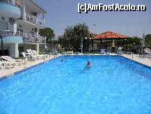 [P06] la o baie in piscina » foto by veteranu
 - 
<span class="allrVoted glyphicon glyphicon-heart hidden" id="av430839"></span>
<a class="m-l-10 hidden" id="sv430839" onclick="voting_Foto_DelVot(,430839,12301)" role="button">șterge vot <span class="glyphicon glyphicon-remove"></span></a>
<a id="v9430839" class=" c-red"  onclick="voting_Foto_SetVot(430839)" role="button"><span class="glyphicon glyphicon-heart-empty"></span> <b>LIKE</b> = Votează poza</a> <img class="hidden"  id="f430839W9" src="/imagini/loader.gif" border="0" /><span class="AjErrMes hidden" id="e430839ErM"></span>