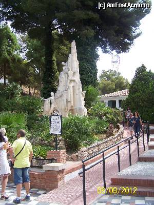[P03] Statuia de la intrarea in pestera, monument dedicat celor care au descoperit-o!  » foto by Nadina
 - 
<span class="allrVoted glyphicon glyphicon-heart hidden" id="av368004"></span>
<a class="m-l-10 hidden" id="sv368004" onclick="voting_Foto_DelVot(,368004,12323)" role="button">șterge vot <span class="glyphicon glyphicon-remove"></span></a>
<a id="v9368004" class=" c-red"  onclick="voting_Foto_SetVot(368004)" role="button"><span class="glyphicon glyphicon-heart-empty"></span> <b>LIKE</b> = Votează poza</a> <img class="hidden"  id="f368004W9" src="/imagini/loader.gif" border="0" /><span class="AjErrMes hidden" id="e368004ErM"></span>