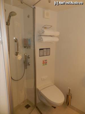 [P13] Baia. Prosoapele au fost schimbate non-stop. Foarte moi si pufoase. La WC, capacul trebuie sa fie inchis, pentru a putea trage apa. Se apasa pe butonul din perete. In dus... sampon si gel de corp.  » foto by TraianS
 - 
<span class="allrVoted glyphicon glyphicon-heart hidden" id="av351268"></span>
<a class="m-l-10 hidden" id="sv351268" onclick="voting_Foto_DelVot(,351268,12337)" role="button">șterge vot <span class="glyphicon glyphicon-remove"></span></a>
<a id="v9351268" class=" c-red"  onclick="voting_Foto_SetVot(351268)" role="button"><span class="glyphicon glyphicon-heart-empty"></span> <b>LIKE</b> = Votează poza</a> <img class="hidden"  id="f351268W9" src="/imagini/loader.gif" border="0" /><span class="AjErrMes hidden" id="e351268ErM"></span>