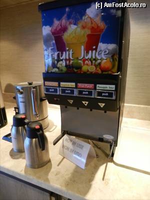 [P28] Dozatorul cu 'Fruit Juice' - Not in Use. In afara de dimineata cand ii fac un plin, in rest e stricat. Langa el, cafea, lapte, ceai. Astea le gasiti mereu pline, indiferent de ora. Beverage Station - Restarurante de tip Bufet Deck 14.  » foto by TraianS
 - 
<span class="allrVoted glyphicon glyphicon-heart hidden" id="av351305"></span>
<a class="m-l-10 hidden" id="sv351305" onclick="voting_Foto_DelVot(,351305,12337)" role="button">șterge vot <span class="glyphicon glyphicon-remove"></span></a>
<a id="v9351305" class=" c-red"  onclick="voting_Foto_SetVot(351305)" role="button"><span class="glyphicon glyphicon-heart-empty"></span> <b>LIKE</b> = Votează poza</a> <img class="hidden"  id="f351305W9" src="/imagini/loader.gif" border="0" /><span class="AjErrMes hidden" id="e351305ErM"></span>