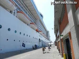 [P04] Divina, vazute de aproape, dupa ce trecusem de pasapoarte si ne primisem Cruise Cardurile. Mare nene. Mare.  » foto by TraianS
 - 
<span class="allrVoted glyphicon glyphicon-heart hidden" id="av351259"></span>
<a class="m-l-10 hidden" id="sv351259" onclick="voting_Foto_DelVot(,351259,12337)" role="button">șterge vot <span class="glyphicon glyphicon-remove"></span></a>
<a id="v9351259" class=" c-red"  onclick="voting_Foto_SetVot(351259)" role="button"><span class="glyphicon glyphicon-heart-empty"></span> <b>LIKE</b> = Votează poza</a> <img class="hidden"  id="f351259W9" src="/imagini/loader.gif" border="0" /><span class="AjErrMes hidden" id="e351259ErM"></span>