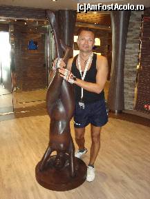 [P07] in holul Aurea Spa, in fata salii de fitness se chimuia saraca sa stea in cap... am ajutat-o putin...  » foto by LACITURISTUL
 - 
<span class="allrVoted glyphicon glyphicon-heart hidden" id="av390631"></span>
<a class="m-l-10 hidden" id="sv390631" onclick="voting_Foto_DelVot(,390631,12337)" role="button">șterge vot <span class="glyphicon glyphicon-remove"></span></a>
<a id="v9390631" class=" c-red"  onclick="voting_Foto_SetVot(390631)" role="button"><span class="glyphicon glyphicon-heart-empty"></span> <b>LIKE</b> = Votează poza</a> <img class="hidden"  id="f390631W9" src="/imagini/loader.gif" border="0" /><span class="AjErrMes hidden" id="e390631ErM"></span>