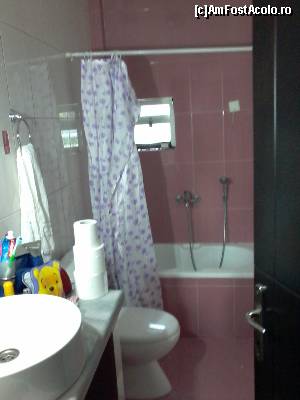 [P10] Rainbow Apartments bathroom » foto by raducondurache
 - 
<span class="allrVoted glyphicon glyphicon-heart hidden" id="av541960"></span>
<a class="m-l-10 hidden" id="sv541960" onclick="voting_Foto_DelVot(,541960,12353)" role="button">șterge vot <span class="glyphicon glyphicon-remove"></span></a>
<a id="v9541960" class=" c-red"  onclick="voting_Foto_SetVot(541960)" role="button"><span class="glyphicon glyphicon-heart-empty"></span> <b>LIKE</b> = Votează poza</a> <img class="hidden"  id="f541960W9" src="/imagini/loader.gif" border="0" /><span class="AjErrMes hidden" id="e541960ErM"></span>