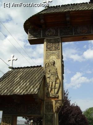 [P14] Mănăstirea Hodoș-Bodrog - Poarta de lemn din parcare, detaliu. » foto by iulianic
 - 
<span class="allrVoted glyphicon glyphicon-heart hidden" id="av1217281"></span>
<a class="m-l-10 hidden" id="sv1217281" onclick="voting_Foto_DelVot(,1217281,12357)" role="button">șterge vot <span class="glyphicon glyphicon-remove"></span></a>
<a id="v91217281" class=" c-red"  onclick="voting_Foto_SetVot(1217281)" role="button"><span class="glyphicon glyphicon-heart-empty"></span> <b>LIKE</b> = Votează poza</a> <img class="hidden"  id="f1217281W9" src="/imagini/loader.gif" border="0" /><span class="AjErrMes hidden" id="e1217281ErM"></span>