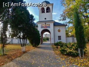 [P05] Mănăstirea Hodoș-Bodrog - Clopotnița cea nouă. » foto by iulianic
 - 
<span class="allrVoted glyphicon glyphicon-heart hidden" id="av1217272"></span>
<a class="m-l-10 hidden" id="sv1217272" onclick="voting_Foto_DelVot(,1217272,12357)" role="button">șterge vot <span class="glyphicon glyphicon-remove"></span></a>
<a id="v91217272" class=" c-red"  onclick="voting_Foto_SetVot(1217272)" role="button"><span class="glyphicon glyphicon-heart-empty"></span> <b>LIKE</b> = Votează poza</a> <img class="hidden"  id="f1217272W9" src="/imagini/loader.gif" border="0" /><span class="AjErrMes hidden" id="e1217272ErM"></span>