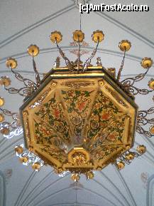 [P19] Detaliu de aproape la unul din cele doua candelabre de lemn. » foto by presario
 - 
<span class="allrVoted glyphicon glyphicon-heart hidden" id="av134752"></span>
<a class="m-l-10 hidden" id="sv134752" onclick="voting_Foto_DelVot(,134752,12357)" role="button">șterge vot <span class="glyphicon glyphicon-remove"></span></a>
<a id="v9134752" class=" c-red"  onclick="voting_Foto_SetVot(134752)" role="button"><span class="glyphicon glyphicon-heart-empty"></span> <b>LIKE</b> = Votează poza</a> <img class="hidden"  id="f134752W9" src="/imagini/loader.gif" border="0" /><span class="AjErrMes hidden" id="e134752ErM"></span>