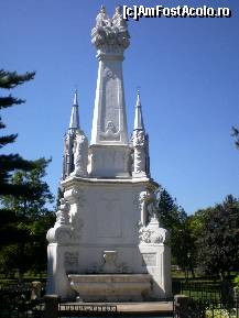 [P22] Statuia din parcul din fata bisericii si a primariei. » foto by presario
 - 
<span class="allrVoted glyphicon glyphicon-heart hidden" id="av134757"></span>
<a class="m-l-10 hidden" id="sv134757" onclick="voting_Foto_DelVot(,134757,12357)" role="button">șterge vot <span class="glyphicon glyphicon-remove"></span></a>
<a id="v9134757" class=" c-red"  onclick="voting_Foto_SetVot(134757)" role="button"><span class="glyphicon glyphicon-heart-empty"></span> <b>LIKE</b> = Votează poza</a> <img class="hidden"  id="f134757W9" src="/imagini/loader.gif" border="0" /><span class="AjErrMes hidden" id="e134757ErM"></span>