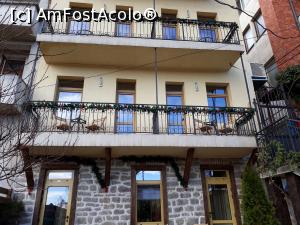 [P08] Corpul în care a fost camera noastră. Etajul 1, a doua din dreapta.  » foto by Aurici
 - 
<span class="allrVoted glyphicon glyphicon-heart hidden" id="av949053"></span>
<a class="m-l-10 hidden" id="sv949053" onclick="voting_Foto_DelVot(,949053,12385)" role="button">șterge vot <span class="glyphicon glyphicon-remove"></span></a>
<a id="v9949053" class=" c-red"  onclick="voting_Foto_SetVot(949053)" role="button"><span class="glyphicon glyphicon-heart-empty"></span> <b>LIKE</b> = Votează poza</a> <img class="hidden"  id="f949053W9" src="/imagini/loader.gif" border="0" /><span class="AjErrMes hidden" id="e949053ErM"></span>