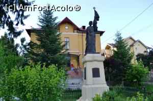 [P03] Primăria Ocnele Mari și monumentul eroilor » foto by AZE
 - 
<span class="allrVoted glyphicon glyphicon-heart hidden" id="av954472"></span>
<a class="m-l-10 hidden" id="sv954472" onclick="voting_Foto_DelVot(,954472,12414)" role="button">șterge vot <span class="glyphicon glyphicon-remove"></span></a>
<a id="v9954472" class=" c-red"  onclick="voting_Foto_SetVot(954472)" role="button"><span class="glyphicon glyphicon-heart-empty"></span> <b>LIKE</b> = Votează poza</a> <img class="hidden"  id="f954472W9" src="/imagini/loader.gif" border="0" /><span class="AjErrMes hidden" id="e954472ErM"></span>