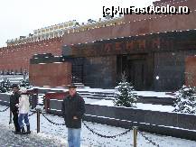 [P18] in fata la lenin » foto by florinene* †
 - 
<span class="allrVoted glyphicon glyphicon-heart hidden" id="av58942"></span>
<a class="m-l-10 hidden" id="sv58942" onclick="voting_Foto_DelVot(,58942,12426)" role="button">șterge vot <span class="glyphicon glyphicon-remove"></span></a>
<a id="v958942" class=" c-red"  onclick="voting_Foto_SetVot(58942)" role="button"><span class="glyphicon glyphicon-heart-empty"></span> <b>LIKE</b> = Votează poza</a> <img class="hidden"  id="f58942W9" src="/imagini/loader.gif" border="0" /><span class="AjErrMes hidden" id="e58942ErM"></span>