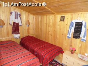 [P02] Camera triplă în care am stat noi.  » foto by Safta Radu
 - 
<span class="allrVoted glyphicon glyphicon-heart hidden" id="av802292"></span>
<a class="m-l-10 hidden" id="sv802292" onclick="voting_Foto_DelVot(,802292,12435)" role="button">șterge vot <span class="glyphicon glyphicon-remove"></span></a>
<a id="v9802292" class=" c-red"  onclick="voting_Foto_SetVot(802292)" role="button"><span class="glyphicon glyphicon-heart-empty"></span> <b>LIKE</b> = Votează poza</a> <img class="hidden"  id="f802292W9" src="/imagini/loader.gif" border="0" /><span class="AjErrMes hidden" id="e802292ErM"></span>