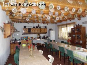 [P05] Sala de mese, pe tavan având exponate din ceramică de Horezu.  » foto by Safta Radu
 - 
<span class="allrVoted glyphicon glyphicon-heart hidden" id="av802295"></span>
<a class="m-l-10 hidden" id="sv802295" onclick="voting_Foto_DelVot(,802295,12435)" role="button">șterge vot <span class="glyphicon glyphicon-remove"></span></a>
<a id="v9802295" class=" c-red"  onclick="voting_Foto_SetVot(802295)" role="button"><span class="glyphicon glyphicon-heart-empty"></span> <b>LIKE</b> = Votează poza</a> <img class="hidden"  id="f802295W9" src="/imagini/loader.gif" border="0" /><span class="AjErrMes hidden" id="e802295ErM"></span>