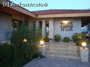 [P04] Pe ușa din stânga se intră în restaurant, iar pe aleea din dreapta se ajunge la terasa exterioară aflată pe malul mării. » foto by Floryn81
 - 
<span class="allrVoted glyphicon glyphicon-heart hidden" id="av782977"></span>
<a class="m-l-10 hidden" id="sv782977" onclick="voting_Foto_DelVot(,782977,12565)" role="button">șterge vot <span class="glyphicon glyphicon-remove"></span></a>
<a id="v9782977" class=" c-red"  onclick="voting_Foto_SetVot(782977)" role="button"><span class="glyphicon glyphicon-heart-empty"></span> <b>LIKE</b> = Votează poza</a> <img class="hidden"  id="f782977W9" src="/imagini/loader.gif" border="0" /><span class="AjErrMes hidden" id="e782977ErM"></span>