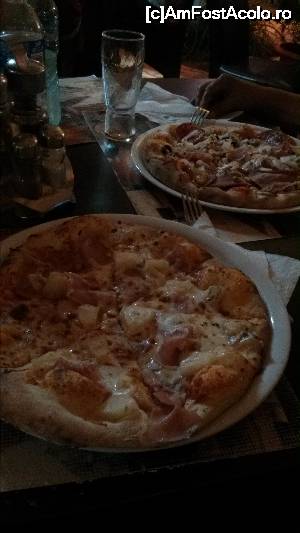 [P19] Pizza la David & Carlos » foto by alle4295
 - 
<span class="allrVoted glyphicon glyphicon-heart hidden" id="av648472"></span>
<a class="m-l-10 hidden" id="sv648472" onclick="voting_Foto_DelVot(,648472,12565)" role="button">șterge vot <span class="glyphicon glyphicon-remove"></span></a>
<a id="v9648472" class=" c-red"  onclick="voting_Foto_SetVot(648472)" role="button"><span class="glyphicon glyphicon-heart-empty"></span> <b>LIKE</b> = Votează poza</a> <img class="hidden"  id="f648472W9" src="/imagini/loader.gif" border="0" /><span class="AjErrMes hidden" id="e648472ErM"></span>