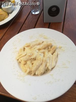 [P09] Si ultima... Febletea mea!! Penne quattro formaggi. Sper ca am convins pt ca am facut o mie de tap-uri ca sa pun toate pozele astea! :)  » foto by alle4295
 - 
<span class="allrVoted glyphicon glyphicon-heart hidden" id="av989134"></span>
<a class="m-l-10 hidden" id="sv989134" onclick="voting_Foto_DelVot(,989134,12565)" role="button">șterge vot <span class="glyphicon glyphicon-remove"></span></a>
<a id="v9989134" class=" c-red"  onclick="voting_Foto_SetVot(989134)" role="button"><span class="glyphicon glyphicon-heart-empty"></span> <b>LIKE</b> = Votează poza</a> <img class="hidden"  id="f989134W9" src="/imagini/loader.gif" border="0" /><span class="AjErrMes hidden" id="e989134ErM"></span>