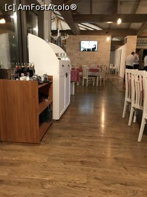 [P13] Prin restaurant, Poarta Apelor » foto by krisstinna
 - 
<span class="allrVoted glyphicon glyphicon-heart hidden" id="av869538"></span>
<a class="m-l-10 hidden" id="sv869538" onclick="voting_Foto_DelVot(,869538,12565)" role="button">șterge vot <span class="glyphicon glyphicon-remove"></span></a>
<a id="v9869538" class=" c-red"  onclick="voting_Foto_SetVot(869538)" role="button"><span class="glyphicon glyphicon-heart-empty"></span> <b>LIKE</b> = Votează poza</a> <img class="hidden"  id="f869538W9" src="/imagini/loader.gif" border="0" /><span class="AjErrMes hidden" id="e869538ErM"></span>