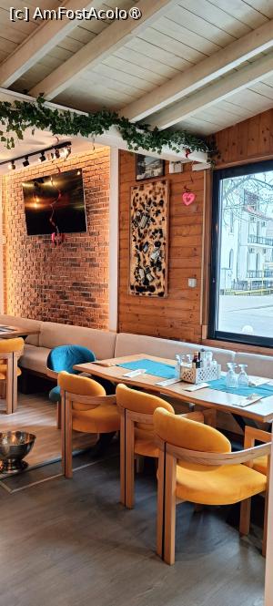 [P21] Mobilier viu colorat - prima parte a salonului. » foto by tata123 🔱
 - 
<span class="allrVoted glyphicon glyphicon-heart hidden" id="av1522306"></span>
<a class="m-l-10 hidden" id="sv1522306" onclick="voting_Foto_DelVot(,1522306,12565)" role="button">șterge vot <span class="glyphicon glyphicon-remove"></span></a>
<a id="v91522306" class=" c-red"  onclick="voting_Foto_SetVot(1522306)" role="button"><span class="glyphicon glyphicon-heart-empty"></span> <b>LIKE</b> = Votează poza</a> <img class="hidden"  id="f1522306W9" src="/imagini/loader.gif" border="0" /><span class="AjErrMes hidden" id="e1522306ErM"></span>