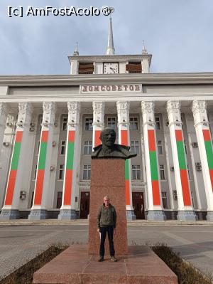 [P32] Tiraspol, Primăria cu Lenin pe soclu » foto by mprofeanu
 - 
<span class="allrVoted glyphicon glyphicon-heart hidden" id="av1476987"></span>
<a class="m-l-10 hidden" id="sv1476987" onclick="voting_Foto_DelVot(,1476987,12581)" role="button">șterge vot <span class="glyphicon glyphicon-remove"></span></a>
<a id="v91476987" class=" c-red"  onclick="voting_Foto_SetVot(1476987)" role="button"><span class="glyphicon glyphicon-heart-empty"></span> <b>LIKE</b> = Votează poza</a> <img class="hidden"  id="f1476987W9" src="/imagini/loader.gif" border="0" /><span class="AjErrMes hidden" id="e1476987ErM"></span>