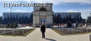 [P09] Chișinău, Arcul de Triumf, În plan secund Clădirea Guvernului » foto by mprofeanu
 - 
<span class="allrVoted glyphicon glyphicon-heart hidden" id="av1476964"></span>
<a class="m-l-10 hidden" id="sv1476964" onclick="voting_Foto_DelVot(,1476964,12581)" role="button">șterge vot <span class="glyphicon glyphicon-remove"></span></a>
<a id="v91476964" class=" c-red"  onclick="voting_Foto_SetVot(1476964)" role="button"><span class="glyphicon glyphicon-heart-empty"></span> <b>LIKE</b> = Votează poza</a> <img class="hidden"  id="f1476964W9" src="/imagini/loader.gif" border="0" /><span class="AjErrMes hidden" id="e1476964ErM"></span>