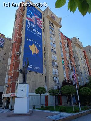 [P11] Kosovo, Pristina, Statuia lui Bill Clinton » foto by mprofeanu
 - 
<span class="allrVoted glyphicon glyphicon-heart hidden" id="av1532570"></span>
<a class="m-l-10 hidden" id="sv1532570" onclick="voting_Foto_DelVot(,1532570,12619)" role="button">șterge vot <span class="glyphicon glyphicon-remove"></span></a>
<a id="v91532570" class=" c-red"  onclick="voting_Foto_SetVot(1532570)" role="button"><span class="glyphicon glyphicon-heart-empty"></span> <b>LIKE</b> = Votează poza</a> <img class="hidden"  id="f1532570W9" src="/imagini/loader.gif" border="0" /><span class="AjErrMes hidden" id="e1532570ErM"></span>