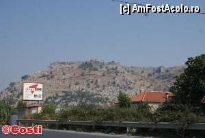 [P26] Cetatea Rozafa, dominând de pe culmile dealului oraşul albanez Shkodra.  » foto by Costi
 - 
<span class="allrVoted glyphicon glyphicon-heart hidden" id="av360676"></span>
<a class="m-l-10 hidden" id="sv360676" onclick="voting_Foto_DelVot(,360676,12619)" role="button">șterge vot <span class="glyphicon glyphicon-remove"></span></a>
<a id="v9360676" class=" c-red"  onclick="voting_Foto_SetVot(360676)" role="button"><span class="glyphicon glyphicon-heart-empty"></span> <b>LIKE</b> = Votează poza</a> <img class="hidden"  id="f360676W9" src="/imagini/loader.gif" border="0" /><span class="AjErrMes hidden" id="e360676ErM"></span>