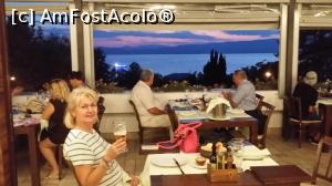 [P03] Dacă la priveliștea asta adăugați mâncarea tradițională foarte bună, servirea foarte politicoasă și o muzică life a unui fel de taraf tradițional veți fi de acord că face 40 de euro (3 beri, 4 feluri de mâncare, o carafă de vin, apă. Pâinea, la ei și la albanezi este din partea » foto by marnicpop
 - 
<span class="allrVoted glyphicon glyphicon-heart hidden" id="av906240"></span>
<a class="m-l-10 hidden" id="sv906240" onclick="voting_Foto_DelVot(,906240,12619)" role="button">șterge vot <span class="glyphicon glyphicon-remove"></span></a>
<a id="v9906240" class=" c-red"  onclick="voting_Foto_SetVot(906240)" role="button"><span class="glyphicon glyphicon-heart-empty"></span> <b>LIKE</b> = Votează poza</a> <img class="hidden"  id="f906240W9" src="/imagini/loader.gif" border="0" /><span class="AjErrMes hidden" id="e906240ErM"></span>