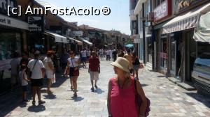 [P06] Strada principală care duse spre port. Aici se află și principalele magazine de perle de Ohrid.  » foto by marnicpop
 - 
<span class="allrVoted glyphicon glyphicon-heart hidden" id="av906246"></span>
<a class="m-l-10 hidden" id="sv906246" onclick="voting_Foto_DelVot(,906246,12619)" role="button">șterge vot <span class="glyphicon glyphicon-remove"></span></a>
<a id="v9906246" class=" c-red"  onclick="voting_Foto_SetVot(906246)" role="button"><span class="glyphicon glyphicon-heart-empty"></span> <b>LIKE</b> = Votează poza</a> <img class="hidden"  id="f906246W9" src="/imagini/loader.gif" border="0" /><span class="AjErrMes hidden" id="e906246ErM"></span>