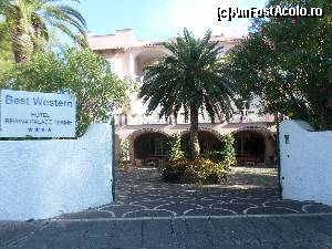 [P20] intrare intr-un hotel cu bai termale » foto by amero
 - 
<span class="allrVoted glyphicon glyphicon-heart hidden" id="av572742"></span>
<a class="m-l-10 hidden" id="sv572742" onclick="voting_Foto_DelVot(,572742,12624)" role="button">șterge vot <span class="glyphicon glyphicon-remove"></span></a>
<a id="v9572742" class=" c-red"  onclick="voting_Foto_SetVot(572742)" role="button"><span class="glyphicon glyphicon-heart-empty"></span> <b>LIKE</b> = Votează poza</a> <img class="hidden"  id="f572742W9" src="/imagini/loader.gif" border="0" /><span class="AjErrMes hidden" id="e572742ErM"></span>