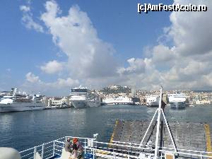 [P05] parasim portul Neapole plecand spre Ischia
in port erau multe vase de croaziera ancorate.  » foto by amero
 - 
<span class="allrVoted glyphicon glyphicon-heart hidden" id="av572727"></span>
<a class="m-l-10 hidden" id="sv572727" onclick="voting_Foto_DelVot(,572727,12624)" role="button">șterge vot <span class="glyphicon glyphicon-remove"></span></a>
<a id="v9572727" class=" c-red"  onclick="voting_Foto_SetVot(572727)" role="button"><span class="glyphicon glyphicon-heart-empty"></span> <b>LIKE</b> = Votează poza</a> <img class="hidden"  id="f572727W9" src="/imagini/loader.gif" border="0" /><span class="AjErrMes hidden" id="e572727ErM"></span>