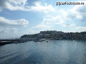 [P08] aceasta este insula Procida vazuta de pe vas » foto by amero
 - 
<span class="allrVoted glyphicon glyphicon-heart hidden" id="av572730"></span>
<a class="m-l-10 hidden" id="sv572730" onclick="voting_Foto_DelVot(,572730,12624)" role="button">șterge vot <span class="glyphicon glyphicon-remove"></span></a>
<a id="v9572730" class=" c-red"  onclick="voting_Foto_SetVot(572730)" role="button"><span class="glyphicon glyphicon-heart-empty"></span> <b>LIKE</b> = Votează poza</a> <img class="hidden"  id="f572730W9" src="/imagini/loader.gif" border="0" /><span class="AjErrMes hidden" id="e572730ErM"></span>