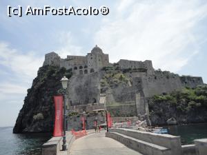 [P16] Castelul văzut de pe pod, destul de aproape.  » foto by maryka
 - 
<span class="allrVoted glyphicon glyphicon-heart hidden" id="av1085406"></span>
<a class="m-l-10 hidden" id="sv1085406" onclick="voting_Foto_DelVot(,1085406,12624)" role="button">șterge vot <span class="glyphicon glyphicon-remove"></span></a>
<a id="v91085406" class=" c-red"  onclick="voting_Foto_SetVot(1085406)" role="button"><span class="glyphicon glyphicon-heart-empty"></span> <b>LIKE</b> = Votează poza</a> <img class="hidden"  id="f1085406W9" src="/imagini/loader.gif" border="0" /><span class="AjErrMes hidden" id="e1085406ErM"></span>