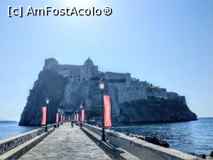 [P54] Vedere spre Castelul Aragonez.  » foto by maryka
 - 
<span class="allrVoted glyphicon glyphicon-heart hidden" id="av1090326"></span>
<a class="m-l-10 hidden" id="sv1090326" onclick="voting_Foto_DelVot(,1090326,12624)" role="button">șterge vot <span class="glyphicon glyphicon-remove"></span></a>
<a id="v91090326" class=" c-red"  onclick="voting_Foto_SetVot(1090326)" role="button"><span class="glyphicon glyphicon-heart-empty"></span> <b>LIKE</b> = Votează poza</a> <img class="hidden"  id="f1090326W9" src="/imagini/loader.gif" border="0" /><span class="AjErrMes hidden" id="e1090326ErM"></span>